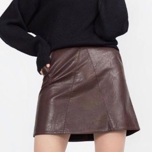 ZARA BASIC LEATHER SKIRT💫